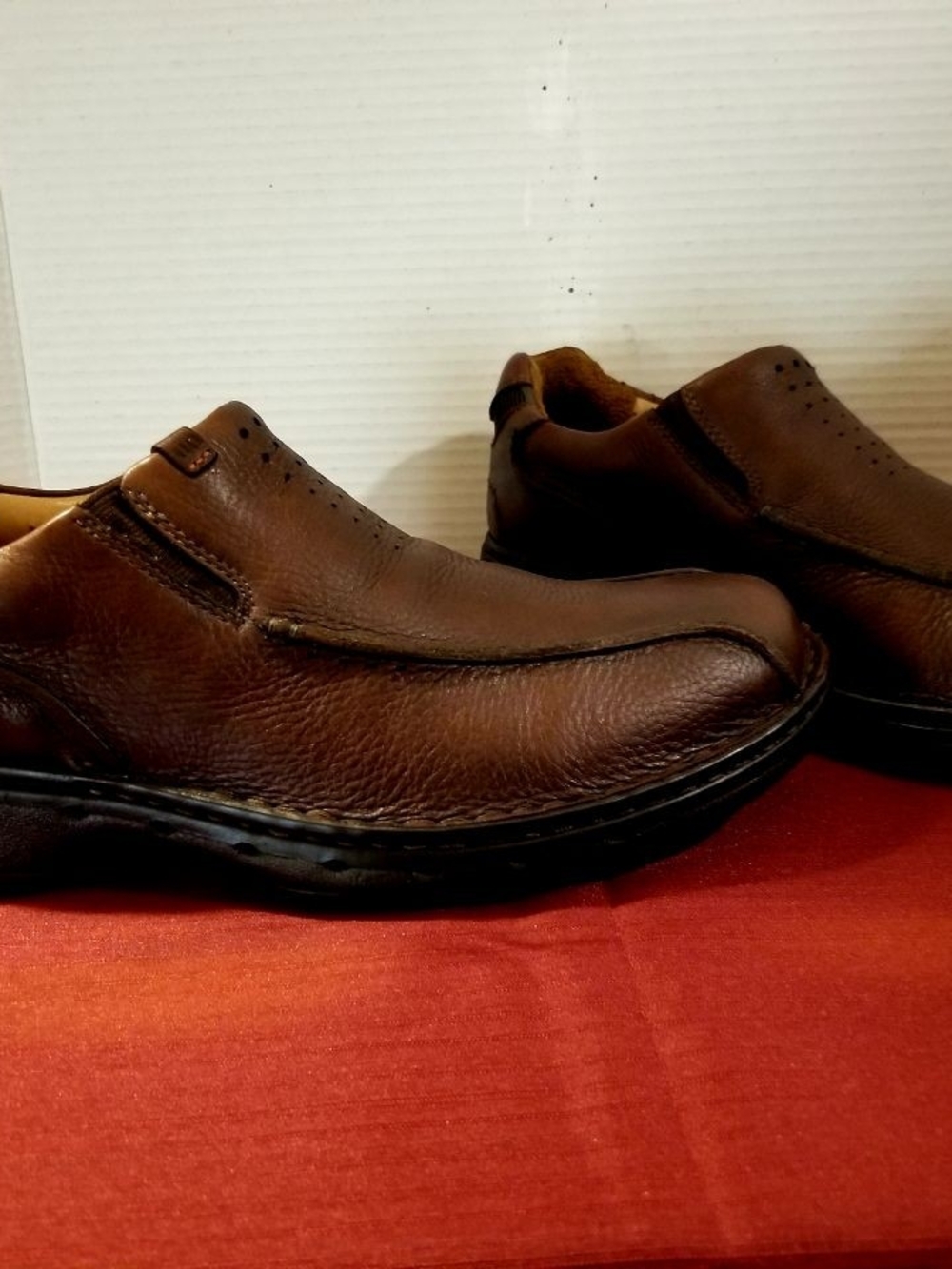 Men's Brown Leather Slip-On Casual Clarks dress shoes size 9.5